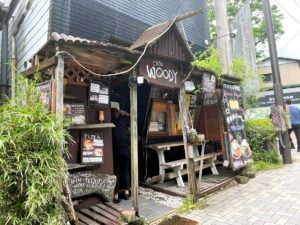 彫刻の森駅のWoody