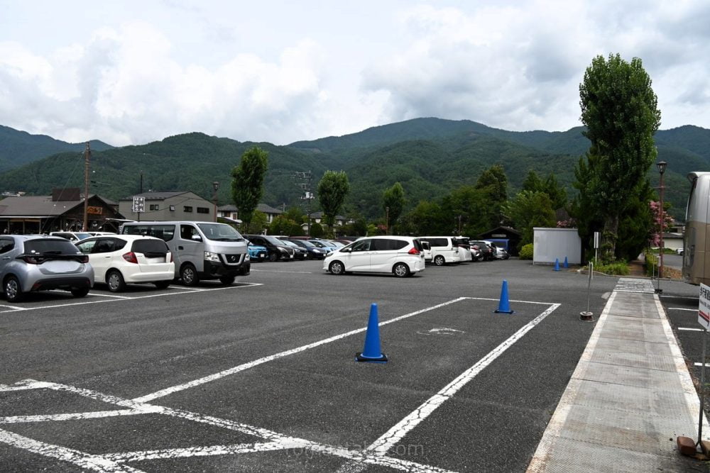 音楽と森の美術館の駐車場
