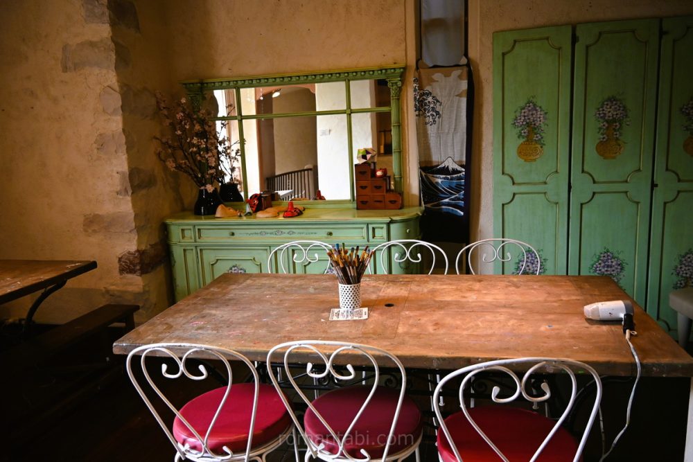 音楽と森の美術館のオルゴール作りの机