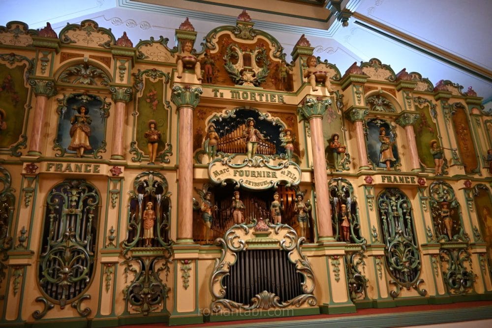 音楽と森の美術館のオルガンホール