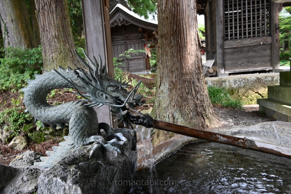 河口浅間神社・手水舎の龍