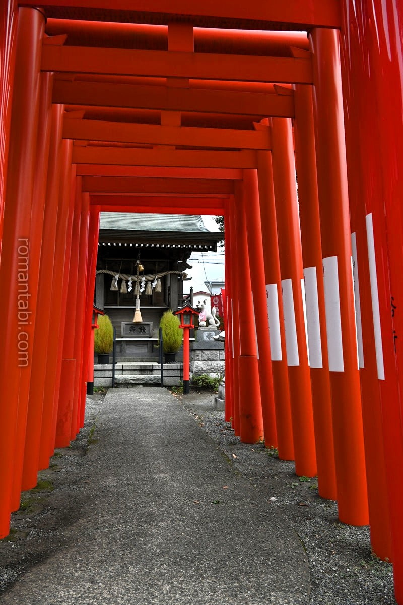  相模原氷川神社の赤い鳥居