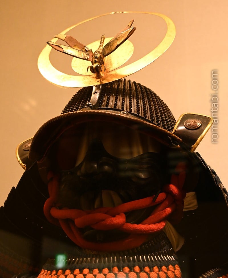 小田原城の黒漆本小札紺糸威銅丸具足