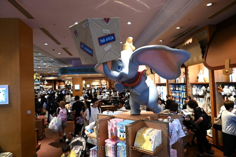 ボン・ヴォヤージュの荷物を持ったダンボ