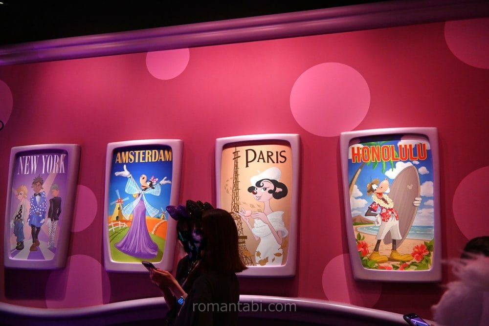 ミニーのスタイルスタジオの入口のポスター