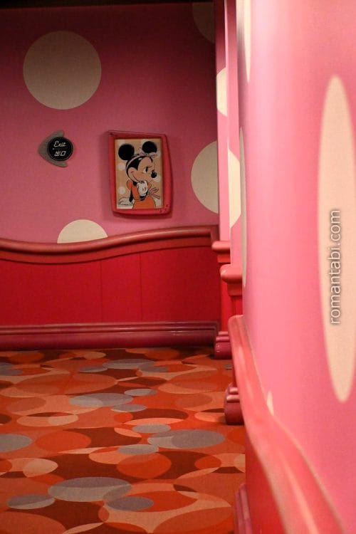 ミニーのスタイルスタジオの出口の廊下