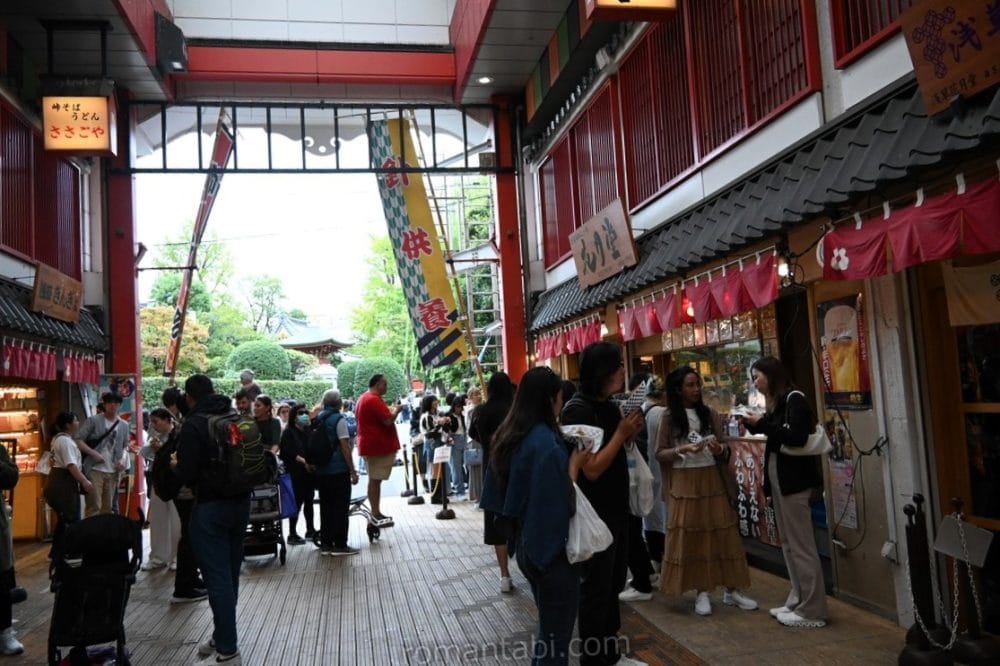 Jumbo Melon Bread at Asakusa Kagetsudo