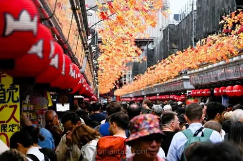 仲見世通りの歩き方完全ガイド！食べ歩きグルメとお土産選び