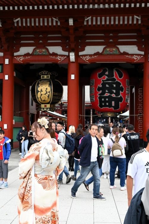 Senso-ji Portrait with Lantern