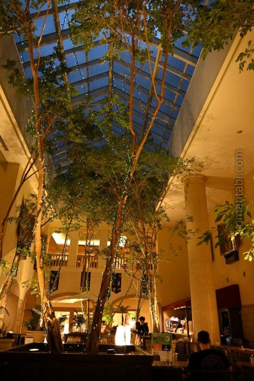 オリエンタルホテル東京ベイ・吹き抜け