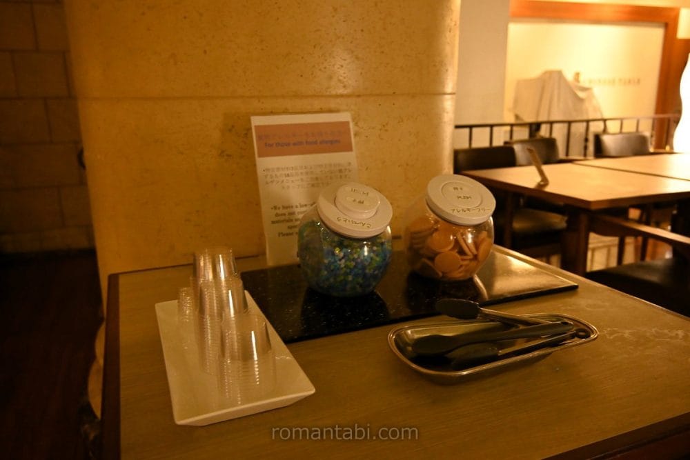 オリエンタルホテル東京ベイのラウンジのこんぺいとうとクッキー