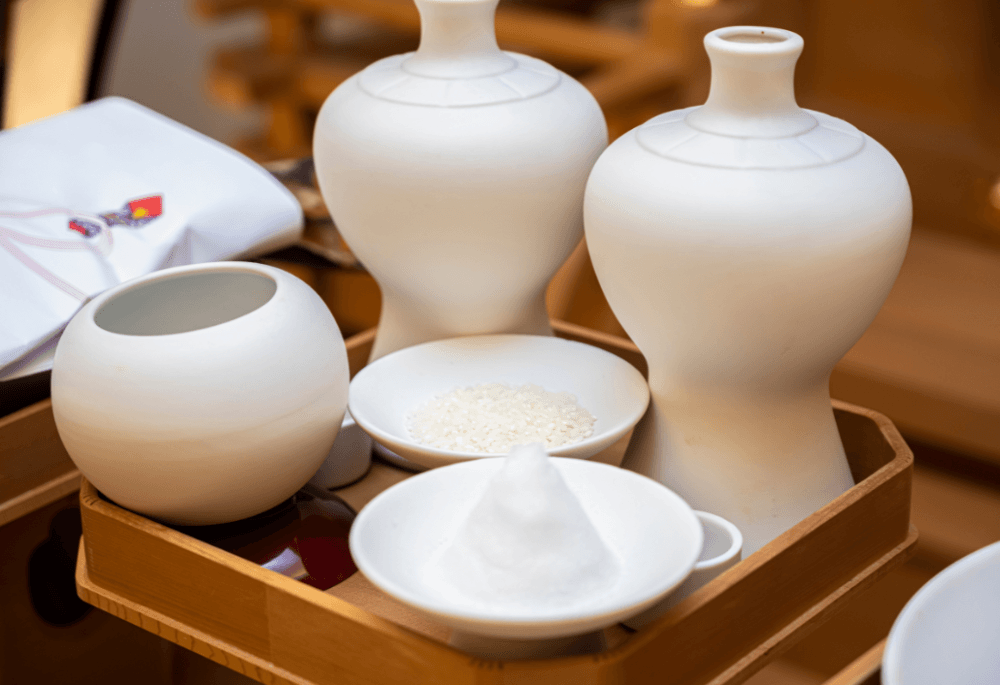 神前に供えられる供物やお神酒を載せた祭器