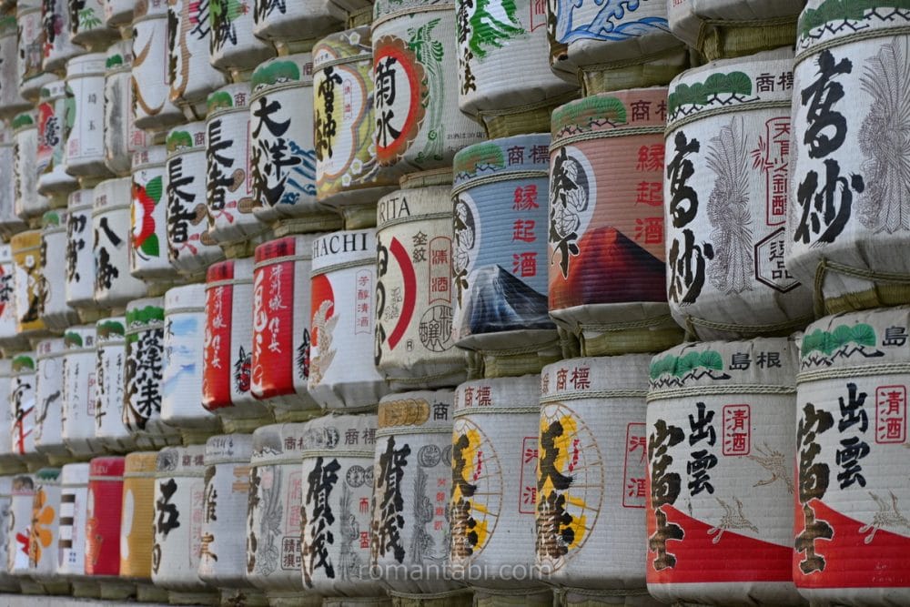 明治神宮の酒樽/Sake barrels at Meiji Shrine