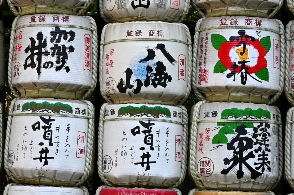明治神宮の酒樽/Sake barrels at Meiji Shrine