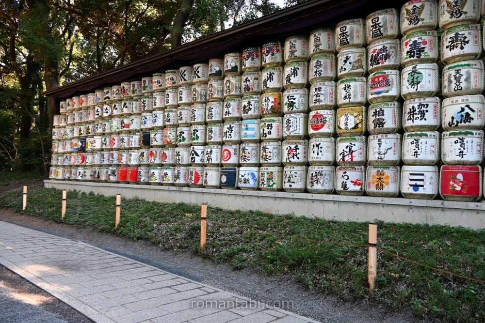明治神宮の酒樽/Sake barrels at Meiji Shrine