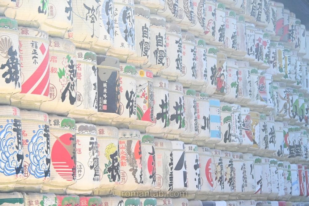 明治神宮の酒樽/Sake barrels at Meiji Shrine