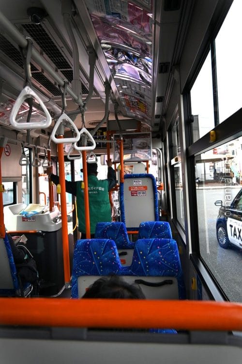 バスうめまる号の車内