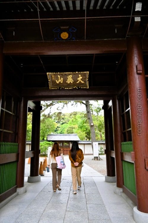 仁王門｜高徳院の入口を守る迫力の門