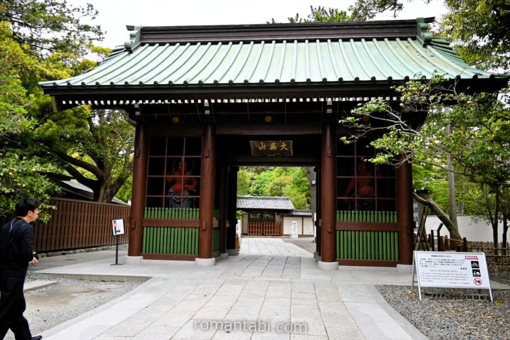 仁王門｜高徳院の入口を守る迫力の門