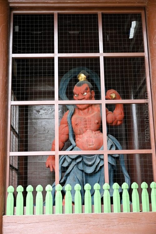 右側：阿形（あぎょう）