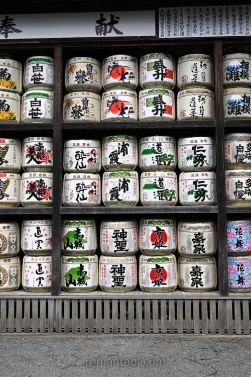 鎌倉・鶴岡八幡宮の酒樽