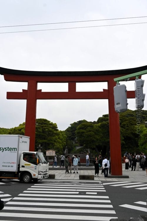 鎌倉・鶴岡八幡宮の正面の大鳥居