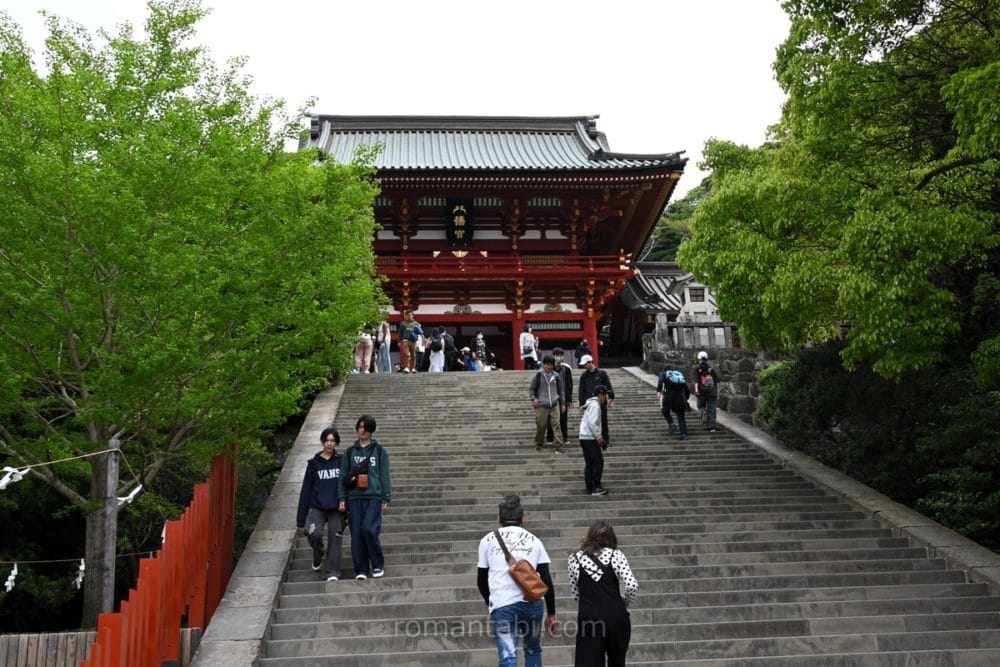 鎌倉・鶴岡八幡宮の大石段と本殿