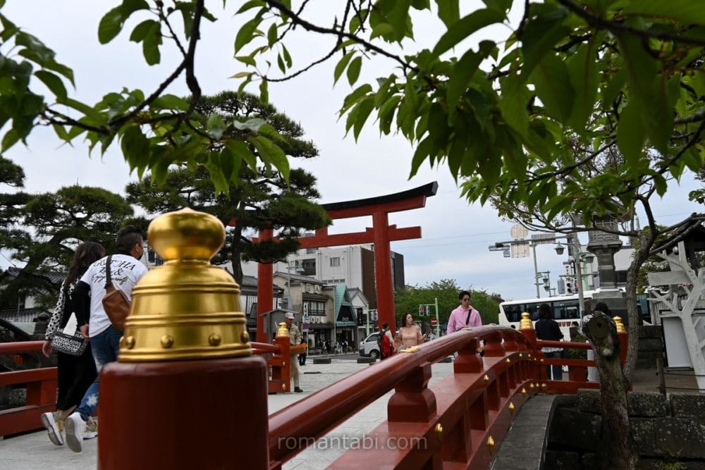 鎌倉・鶴岡八幡宮の正面の大鳥居