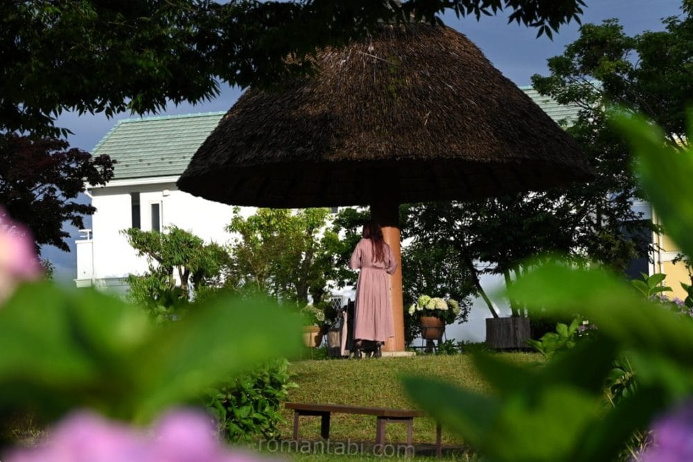 開成あじさい祭り・三角すい屋根の東屋