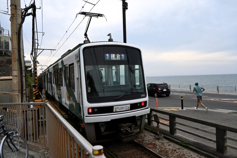 江ノ電・緑と白のスタイリッシュ車両