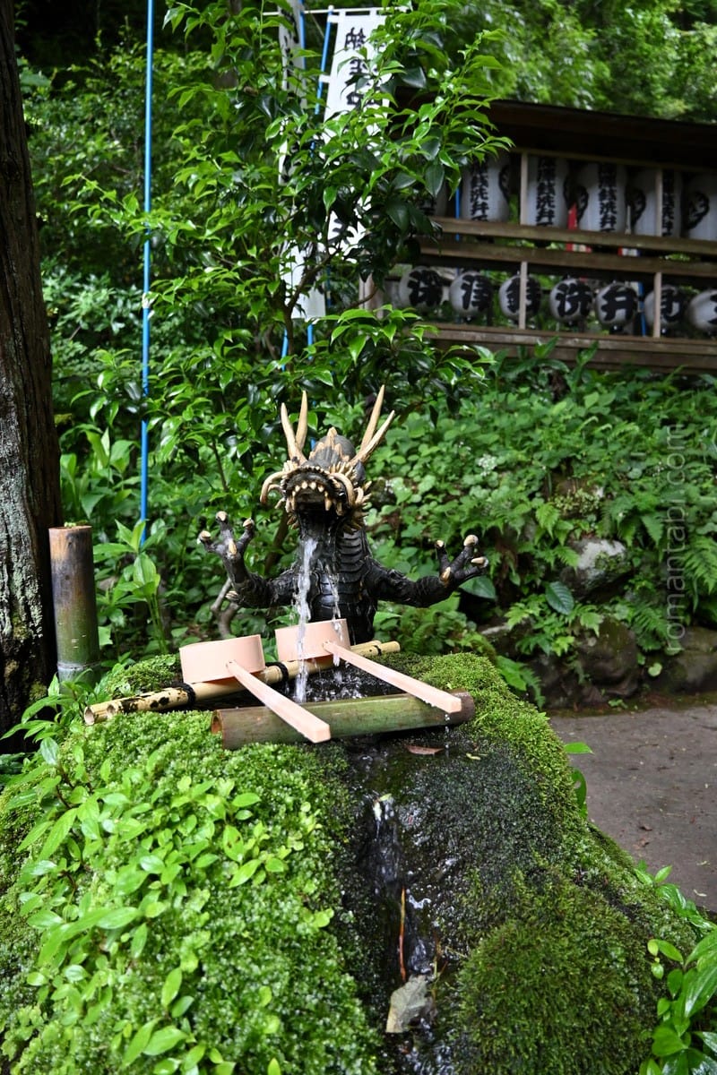 深澤銭洗弁財天の手水舎の龍