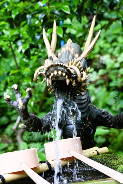 深澤銭洗弁財天の手水舎の龍