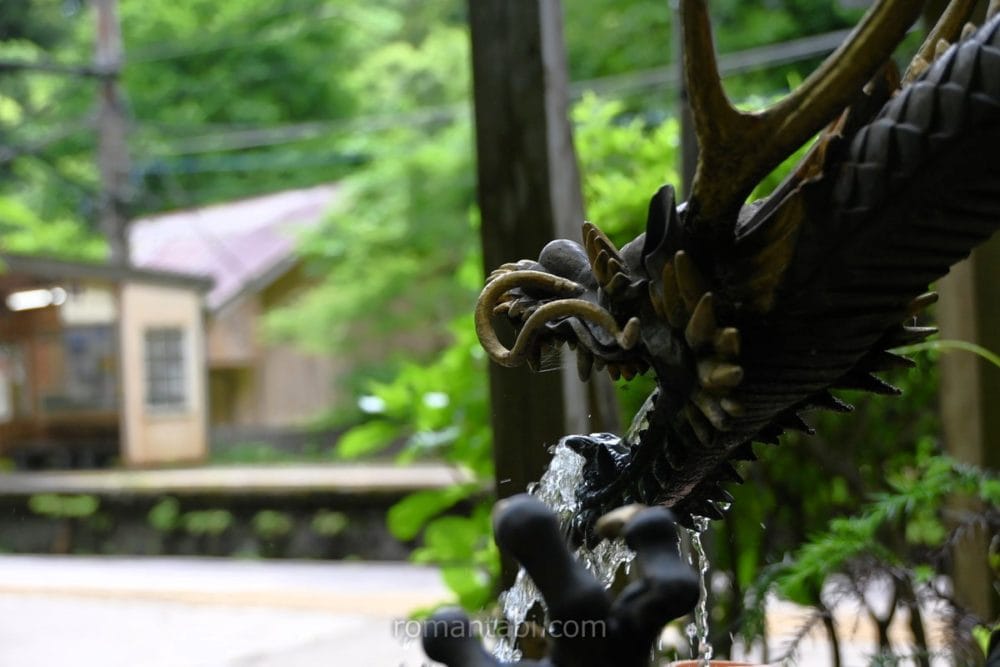 深澤銭洗弁財天の手水舎の龍