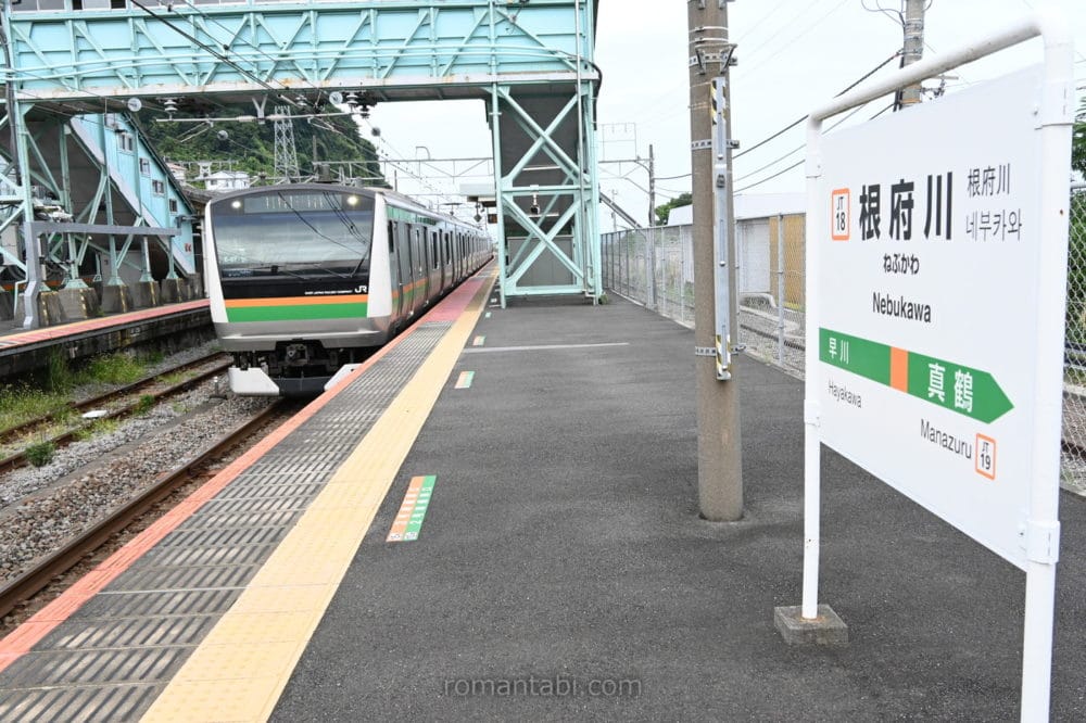 根府川駅の下りプラットホームと連絡路