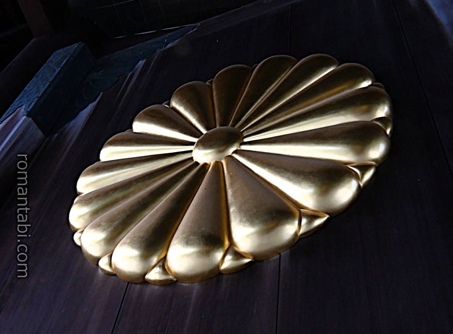 靖国神社・神門の菊のご門