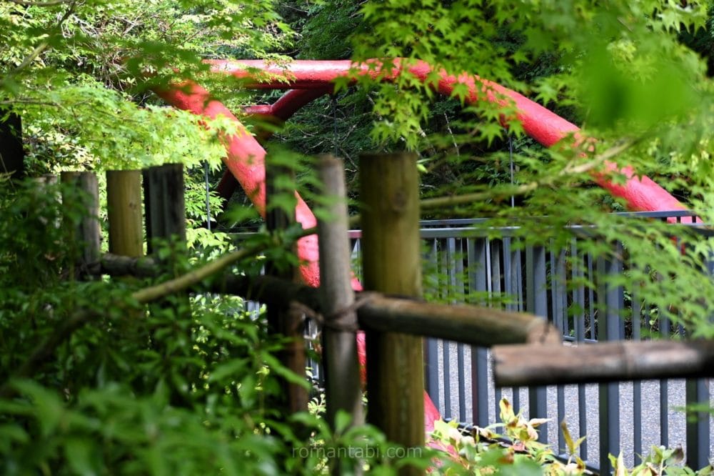 湯河原・万葉公園・赤いアーチ