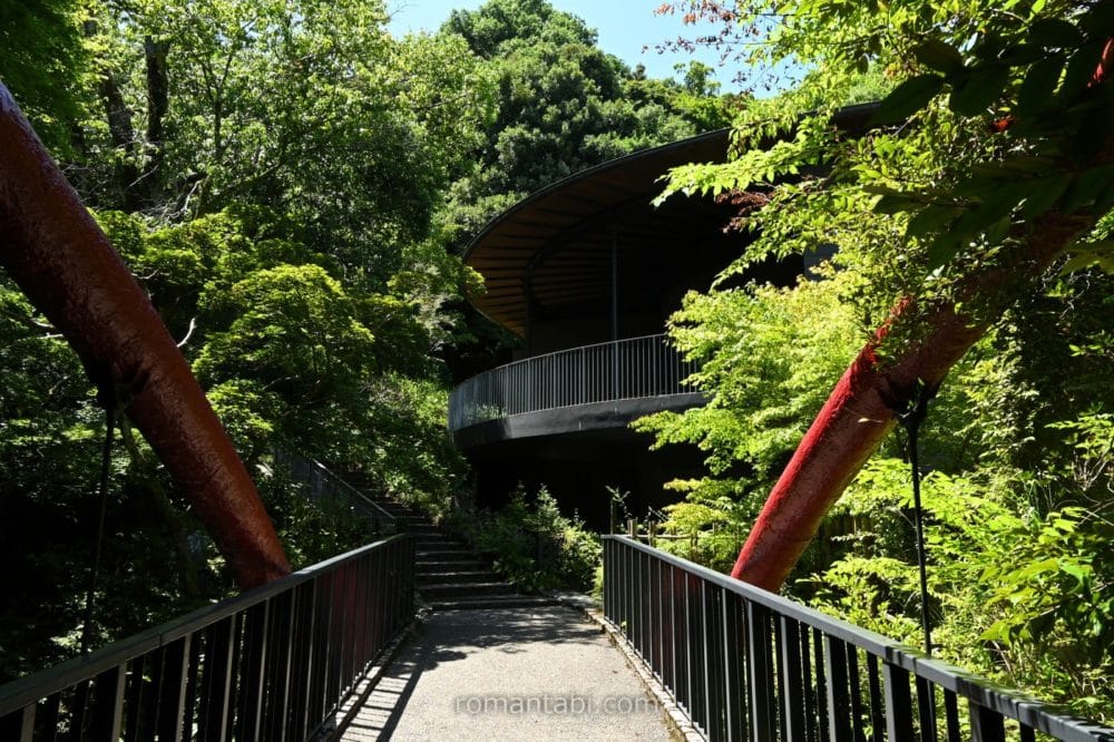 湯河原・万葉公園・赤いアーチ