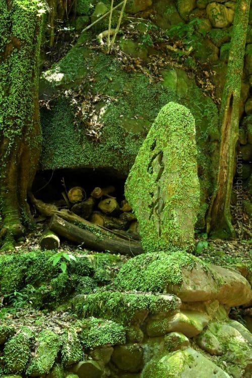 湯河原・万葉公園・石碑